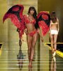 Смотреть «Показ мод Victoria's Secret 2002» онлайн фильм в хорошем качестве